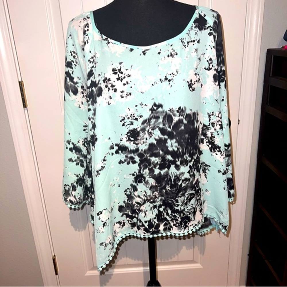 Xhilaration Blouse Black Mint Floral Semi-Sheer Zipper Neck Kimono